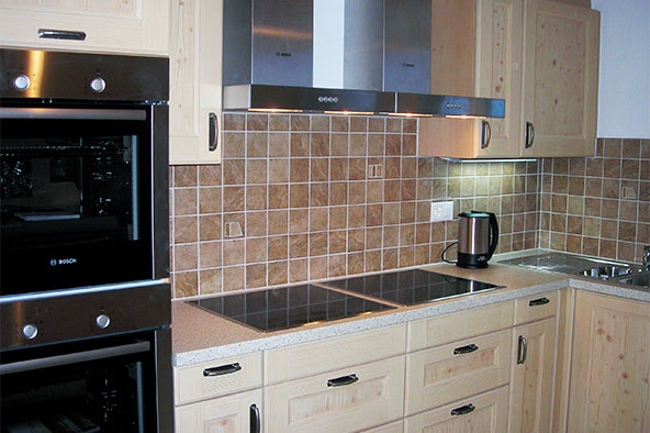 The fully equipped kitchen
